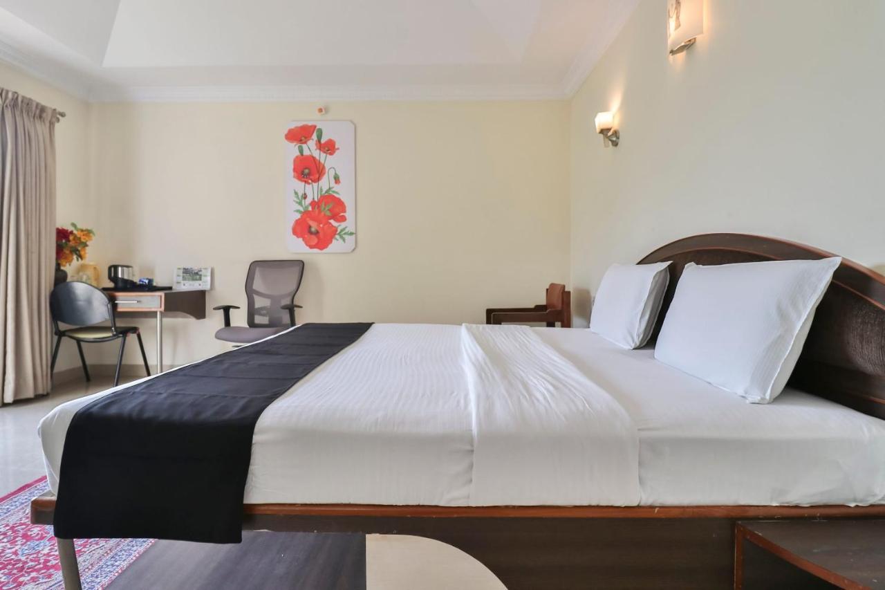 Palette - Holiday Palms Hotel Bangalore Eksteriør billede
