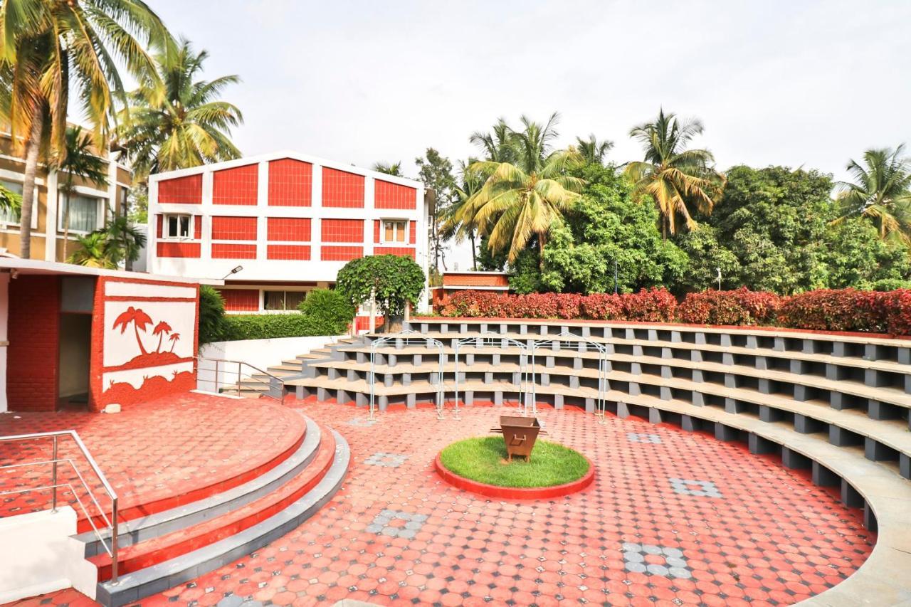 Palette - Holiday Palms Hotel Bangalore Eksteriør billede