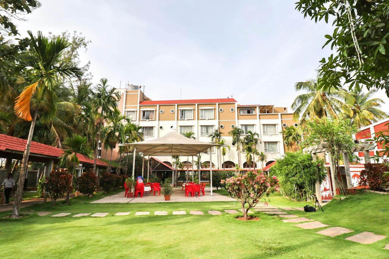 Palette - Holiday Palms Hotel Bangalore Eksteriør billede