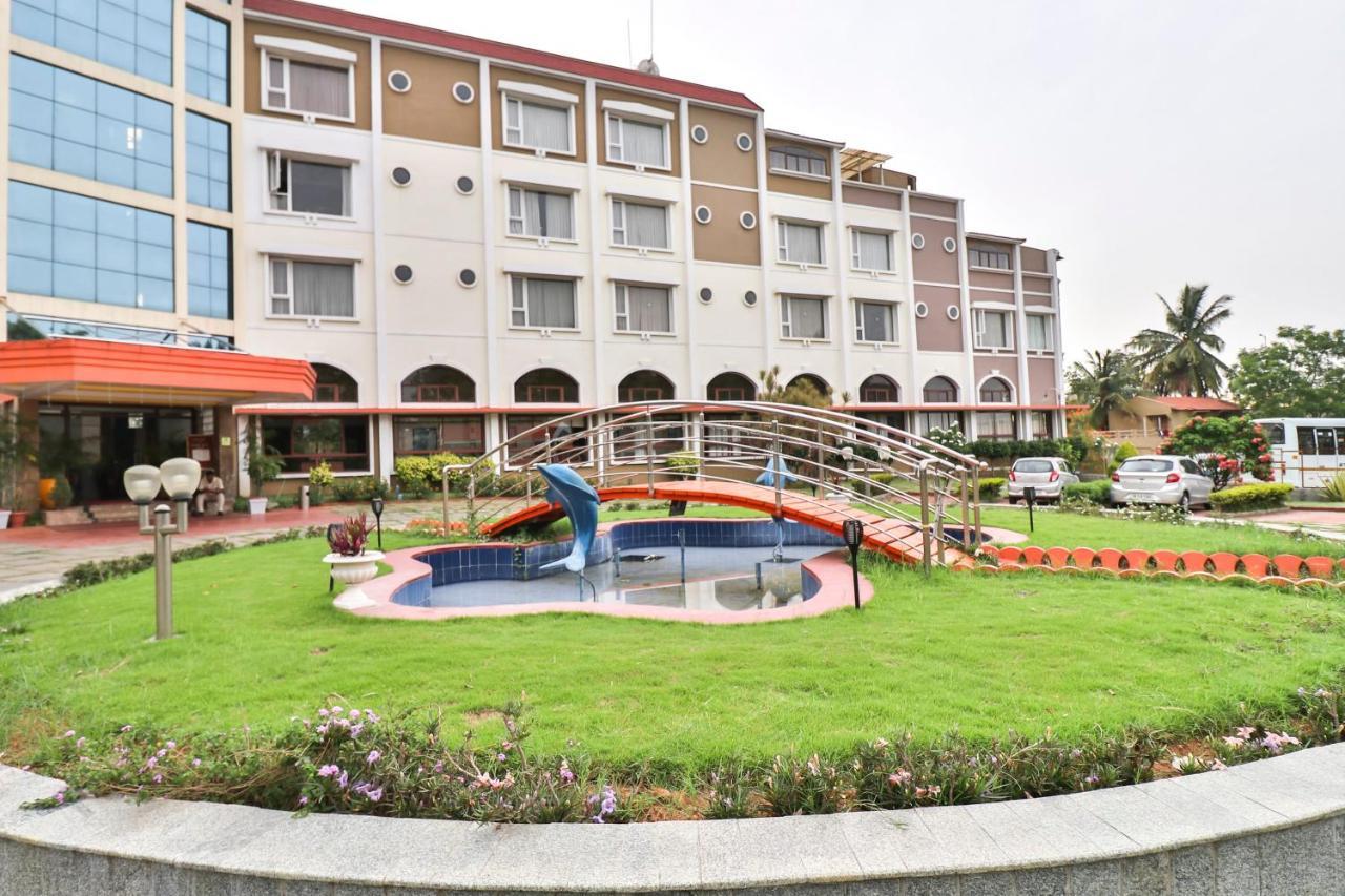 Palette - Holiday Palms Hotel Bangalore Eksteriør billede