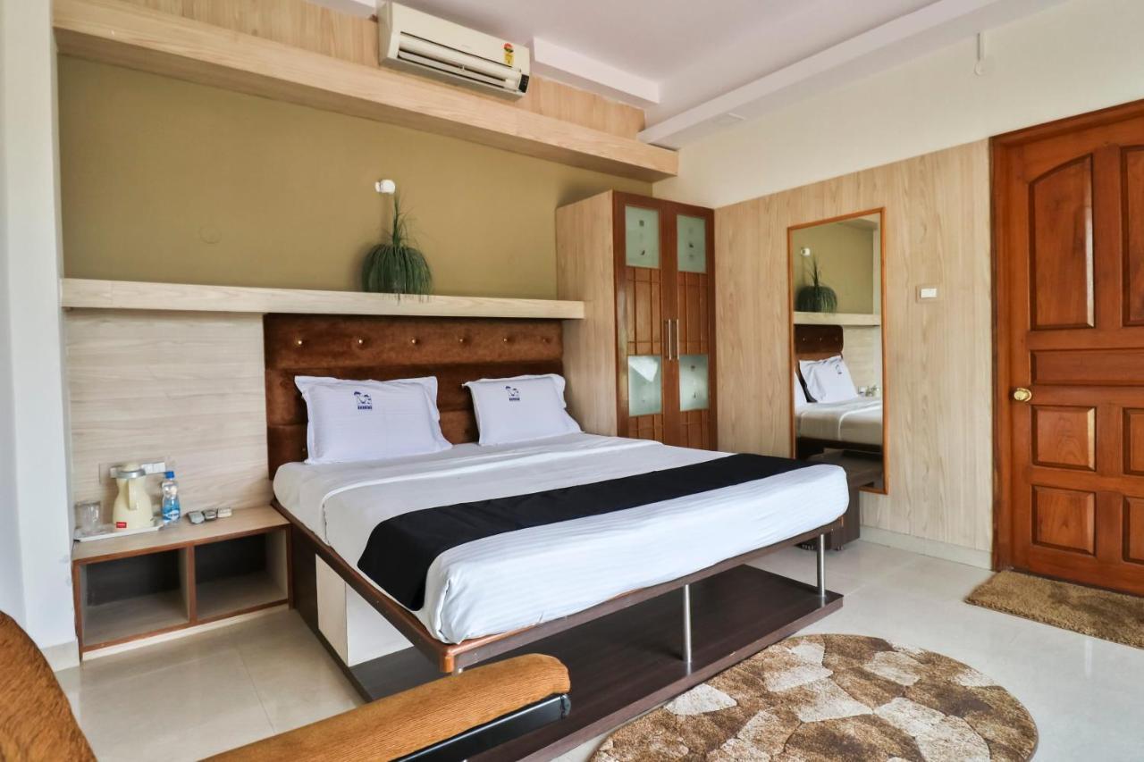 Palette - Holiday Palms Hotel Bangalore Eksteriør billede